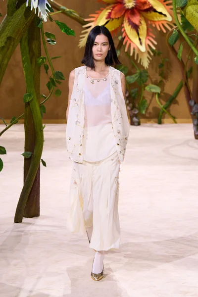 Look 24